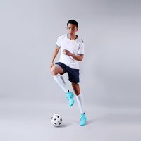 Camisas e uniformes de futebol
